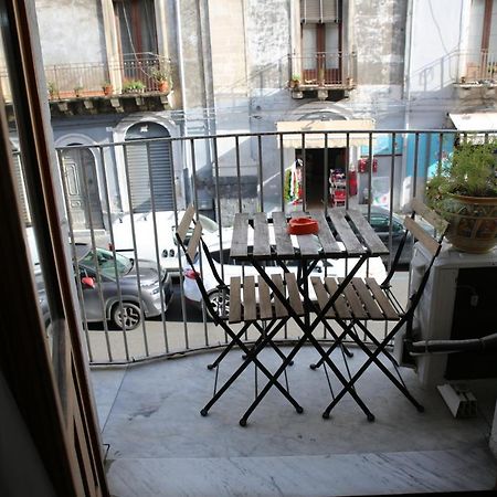 Uzeda Inn Apartment Catania Esterno foto